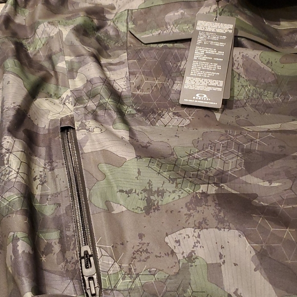 SOLD! Oakley NWT Shell Jacket 10K/ 2L Anorak - Picture 11 of 13